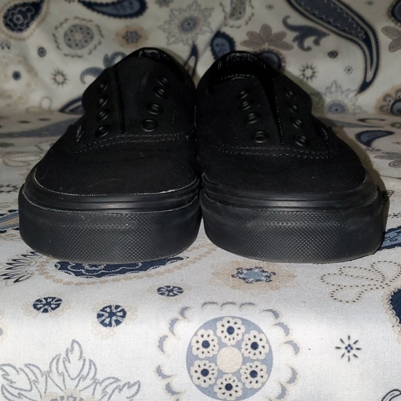 VANS - Picture 2 of 10